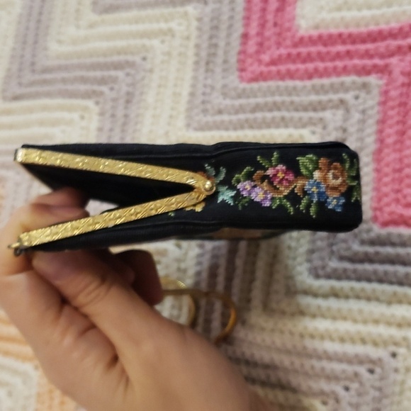 Beautiful vintage hand stitch mini purse - Picture 8 of 15